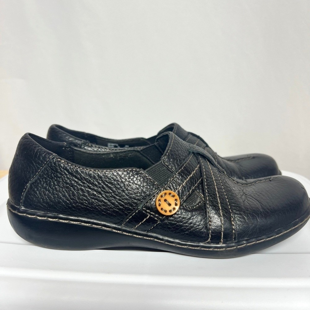 Clarks Collection Womens Black Leather Slip On Loafers Button Detail Size 8